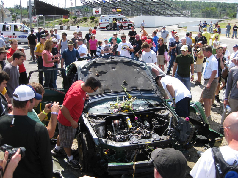 Illustration for article titled The 24 Hours Of LeMons New England 2009 Über Gallery, Part 4